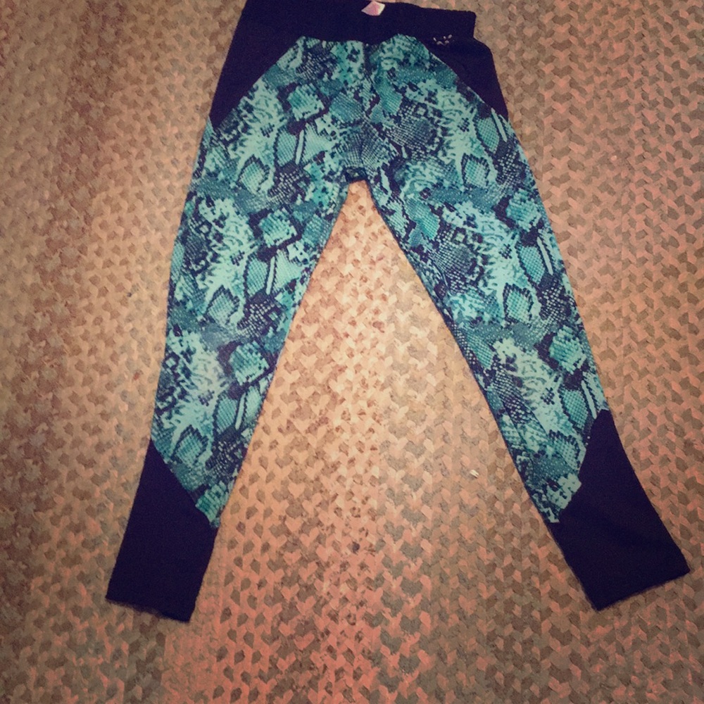 Leggings with an elastic waist band